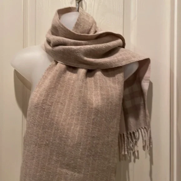 Burberry scarf 🧣 - Picture 3 of 5